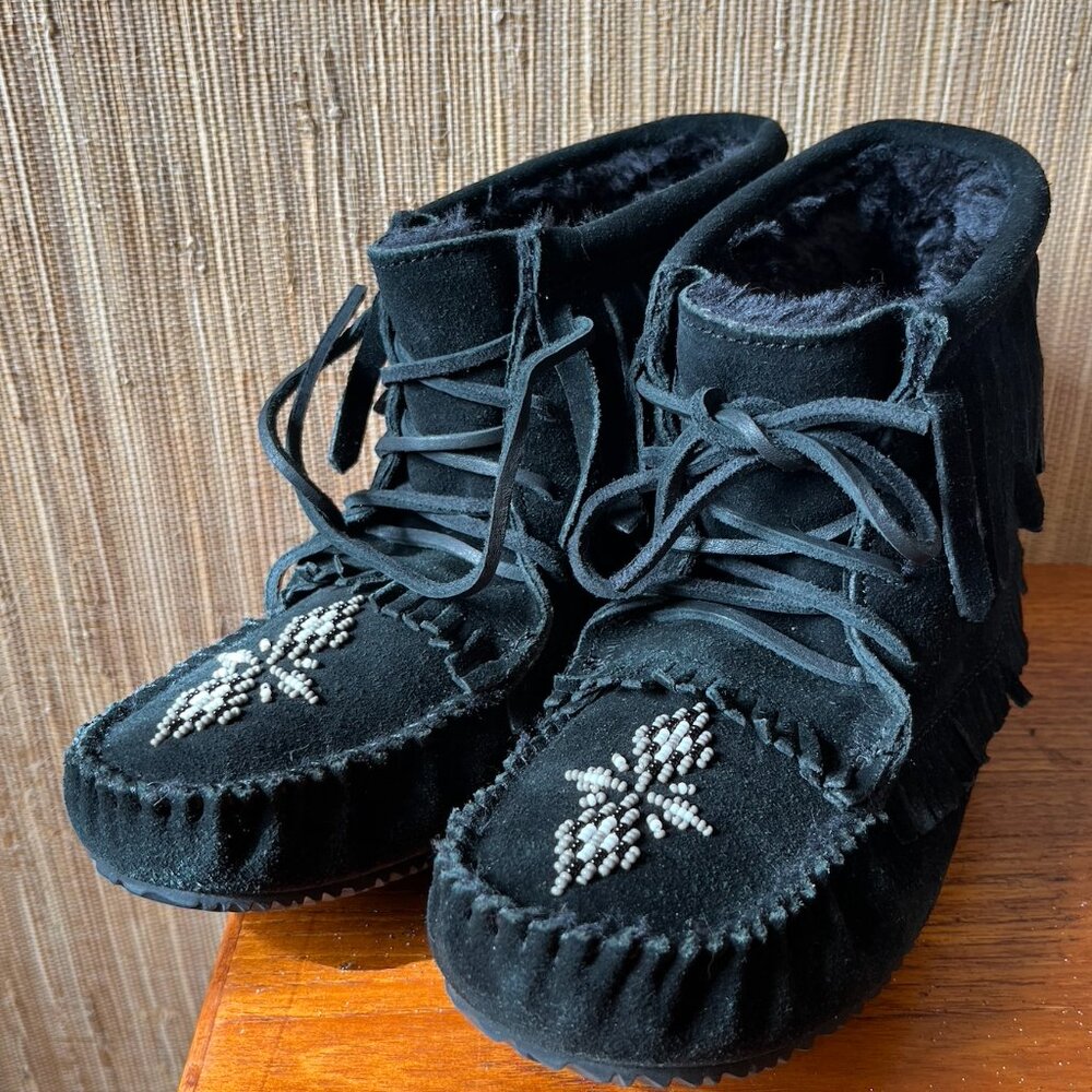Manitoba Mukluk slippers-- Real sheep skin!
